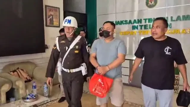 Drama Penangkapan Eks Kades Pesawaran: Sempat Lawan Petugas, Buron Kasus Korupsi BUMDes Di...
