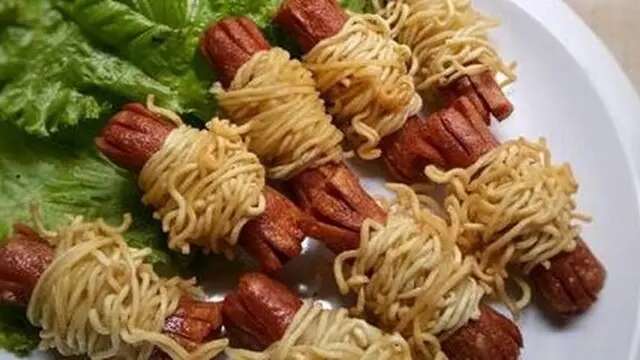 7 Resep Sosis Gulung Mie yang Sederhana, Jadi Camilan Favorit Anak-Anak