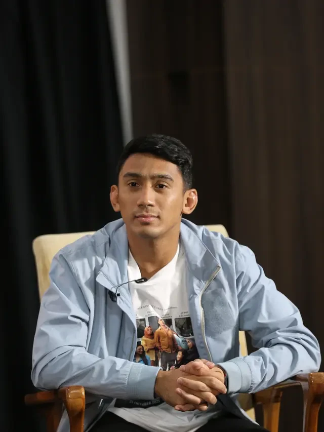 Daffa Wardhana Klarifikasi Kabar Gantikan Peran Fedi Nuril Dalam Film Air Mata di Ujung Sa...