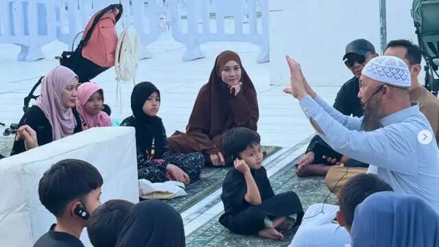 Cerita Zaskia Adya Mecca Umrah Bareng Anak-Anak, Dengar Kisah di Majidil Haram hingga Main...