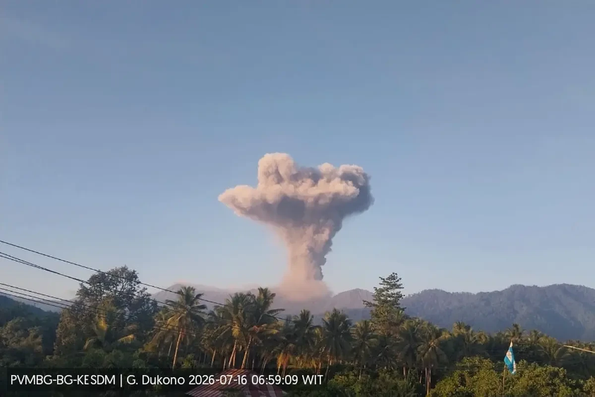 Gunung Dukono Erupsi 2.300 Meter, Alami 59 Kali Gempa Letusan