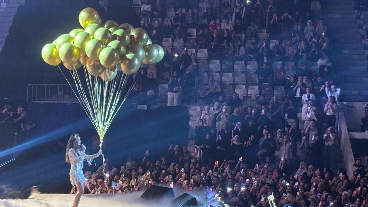 Bawakan Lagu-lagu Hitsnya, Nancy Ajram Hibur Penggemarnya di Istora Senayan Jakarta