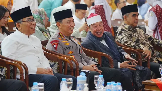 Polisi-Ulama Mesra di Haul Ponpes Buntet Cirebon