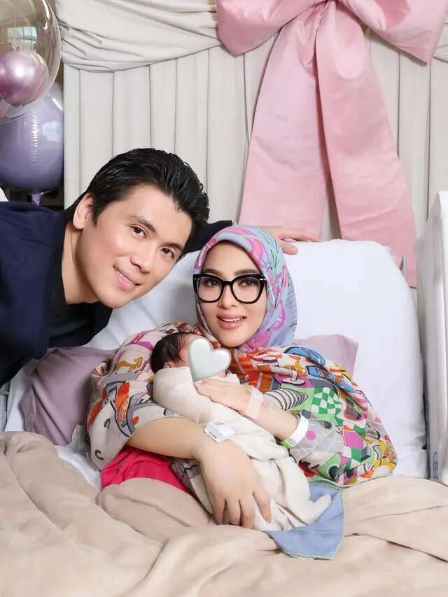 Potret Bayi Princess R yang Menggemaskan, Lebih Mirip Syahrini atau Reino?