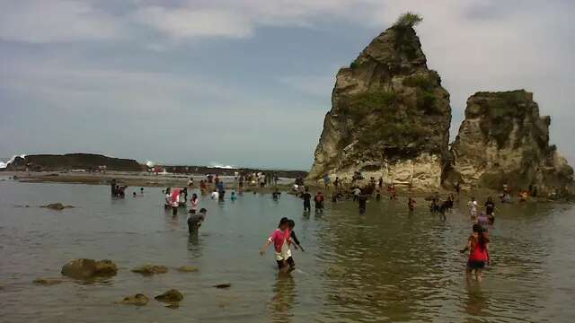 Pantai Sawarna, Rekomendasi Wisata Cocok Untuk Mengisi Waktu Cuti Kerja