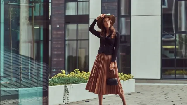 10 Ide Kombinasi Rok dan Alas Kaki yang Nyaman Dipakai, Padu Padan Stylish