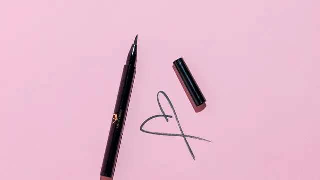 Cara Membuat Eyeliner Cepat dan Presisi dalam 5 Menit, Simak Selengkapnya