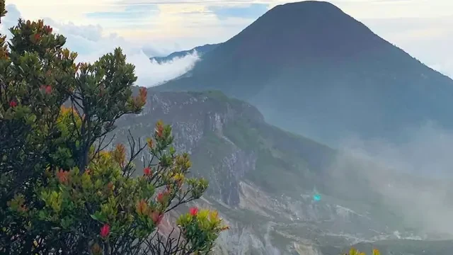 Peringatan Kang Dedi Terkait Aktivitas Vulkanik Gunung Gede