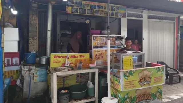 Warung Makan di Gondangdia yang Viral Usai Didatangi YouTuber Mukbang Tzuyang