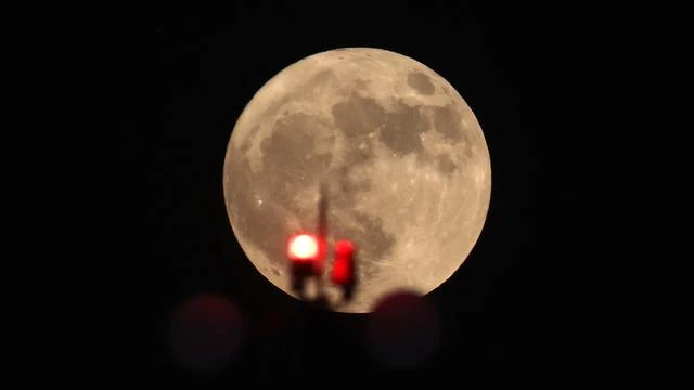 Kapan Supermoon Emas 2025? Jangan Sampai Ketinggalan Pemandangan 'Bulan Terbesar' Tahun In...