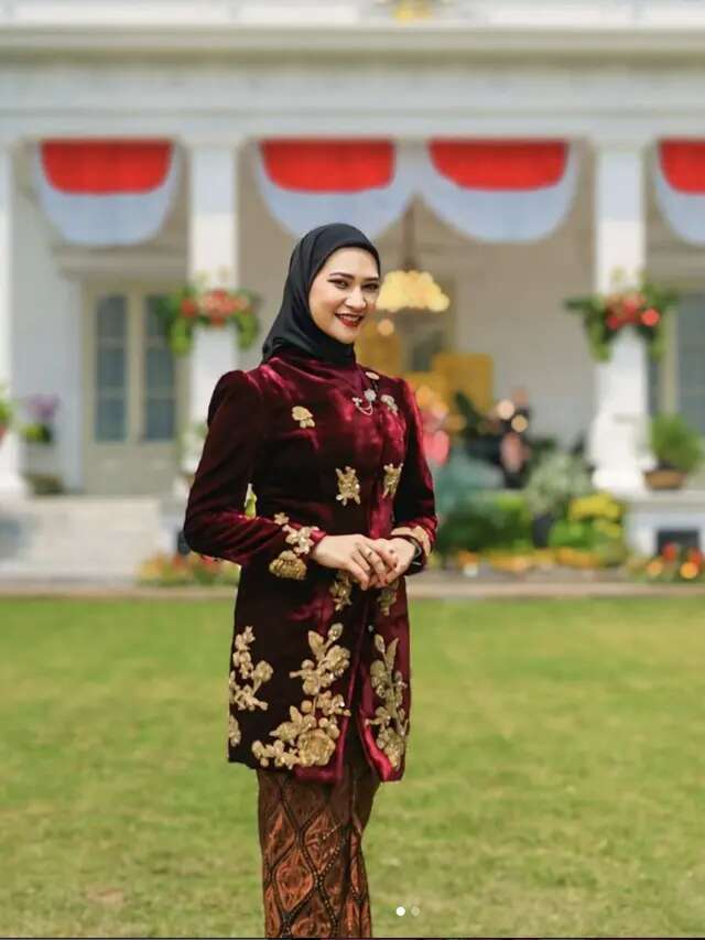 4 Gaya Angkie Yudistia dalam Balutan Kebaya, Tampilkan Keindahan Detail yang Cantik