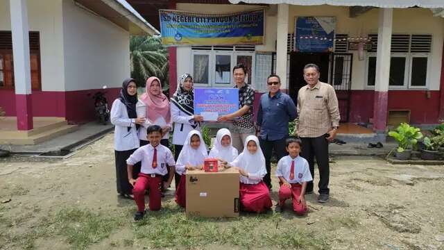 PalmCo Distribusikan Komputer dan Internet ke Sekolah Remote Area di Riau