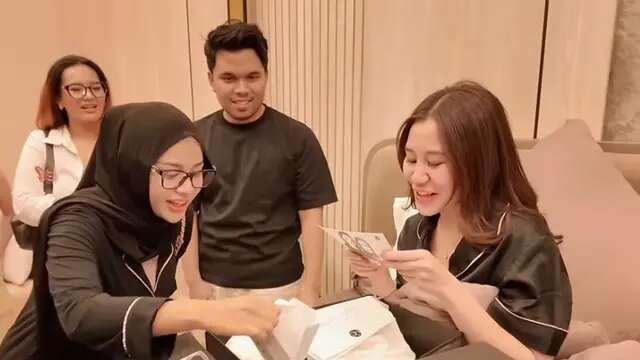 Aurel Hermansyah Kasih Aaliyah Massaid Kado Tas Branded Rp43 Juta, Disebut Hubungan Ipar T...