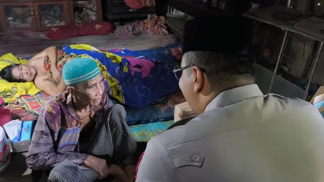Kisah Pilu Lansia Tinggal di Rumah Reyot, Dinding Seng Berkarat dan Lantai Tanah Beralas ...