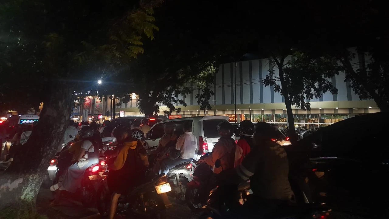 8,3 Juta Pelanggan Listrik Sumatera Menyala Kembali