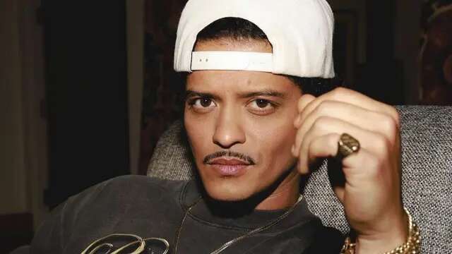 10 Hal Menarik Tentang Bruno Mars, Ternyata Pernah Naksir Gurunya Sendiri