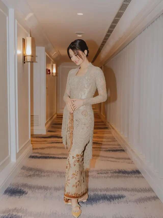 5 Rekomendasi Kebaya Abu-Abu ala Artis yang Mewah dan Elegan, dari Raline Shah hingga Putr...