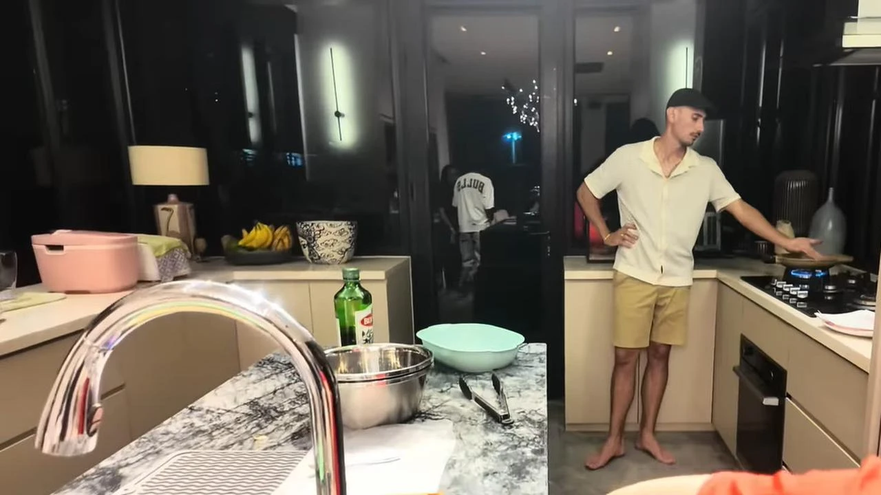 6 Potret Dapur dan Meja Makan Rumah Jessica Iskandar dan Vincent Verhaag, Minimalis dan Me...