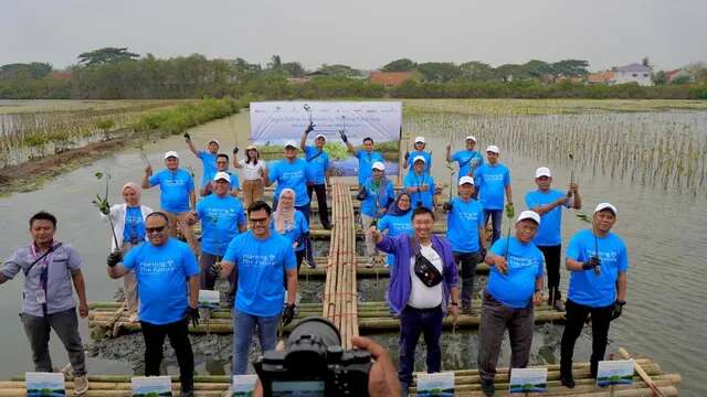 Wujudkan Net Zero Emission Lewat Penanaman Bibit Mangrove di Tangerang