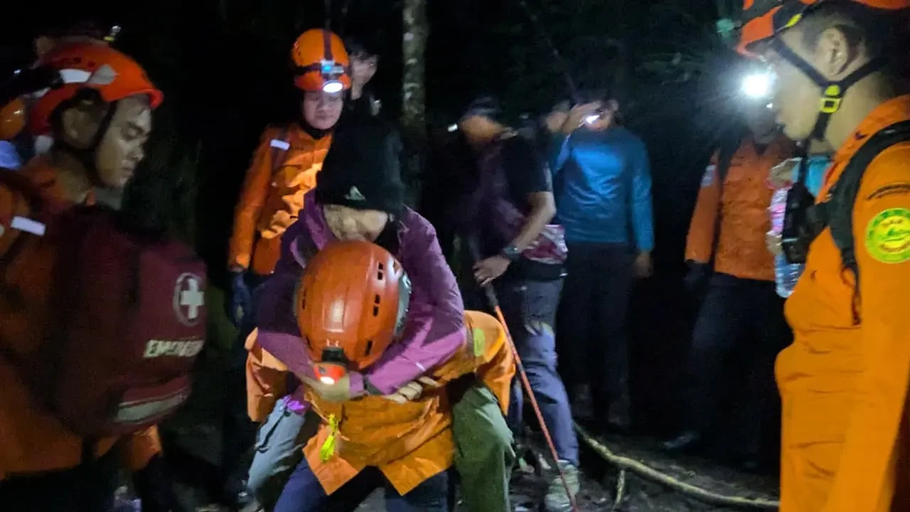 Tiga Pendaki Dievakuasi Tim SAR dari Gunung Klabat