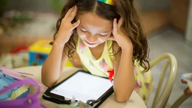 Alasan Orangtua Perlu Membatasi Waktu Penggunaan Gadget pada Anak