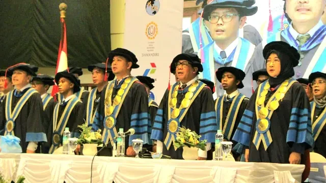 Cetak Generasi Teknososiopreneur Unggul dan Mandiri, Universitas Trilogi Luluskan 557 Wisu...