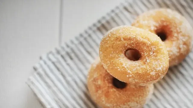 Cara Membuat Donat, Dijamin Empuk dan Mengembang Sempurna di Rumah