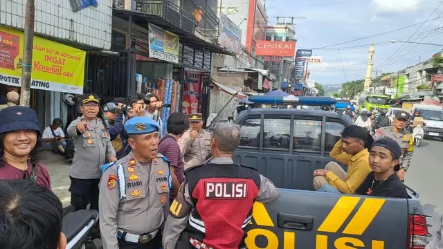 Diduga Preman Berkedok Juru Parkir, Polisi Angkut 25 Orang di Banjaran Bandung