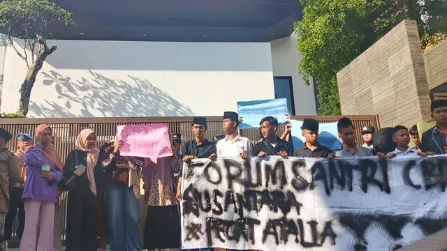 Ketika Puluhan Santri di Bandung Sakit Hati dengan Istri Ridwan Kamil
