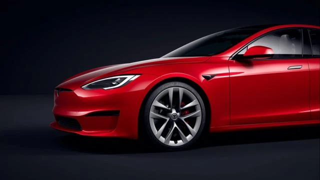 Elon Musk Batalkan Produksi Tesla Model S Plaid Plus