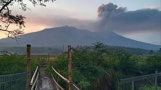 Gunung Marapi Kembali Meletus, Langit Ditutupi Abu Vulkanik