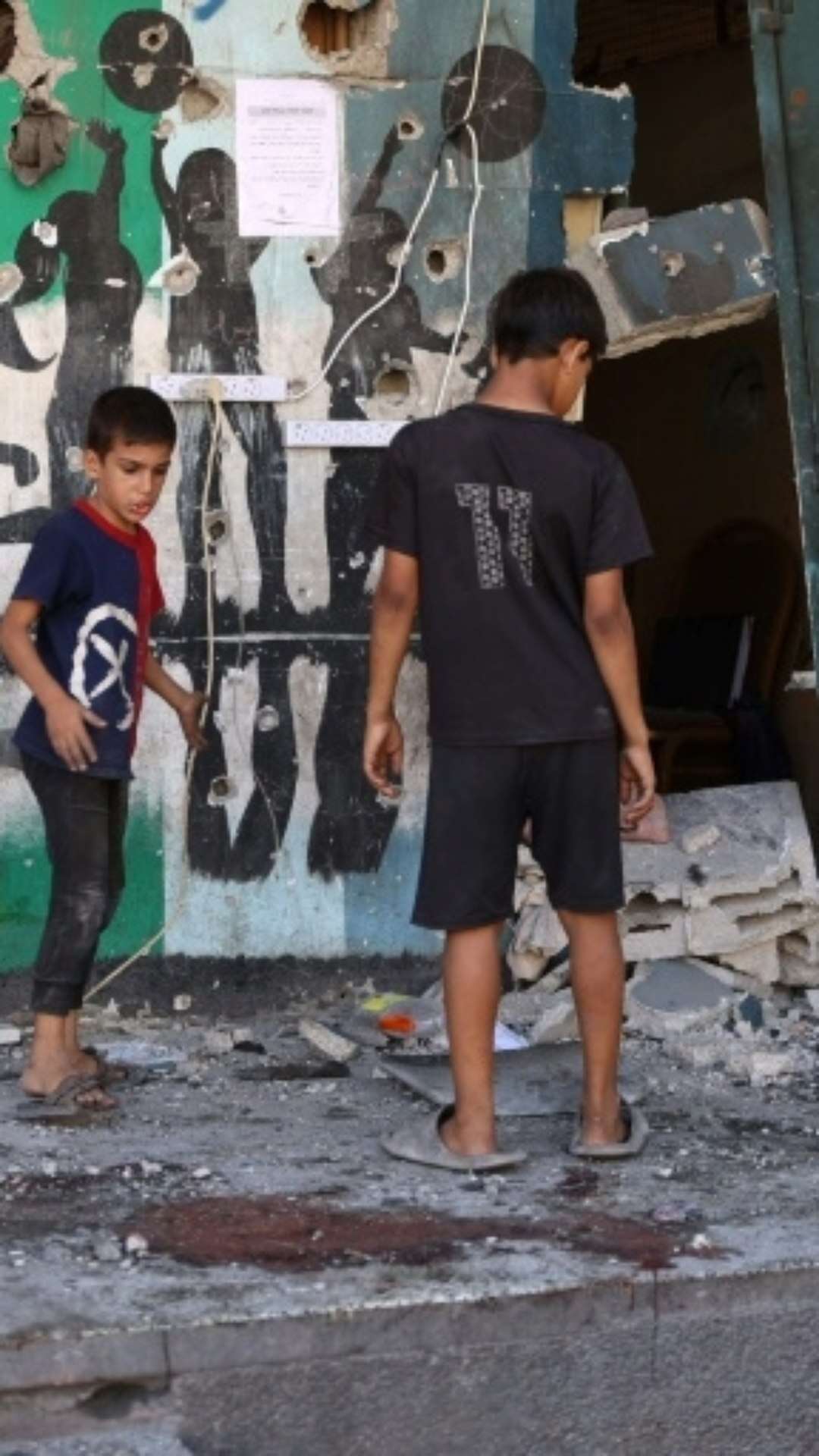 Defesa Civil de Gaza reporta pelo menos 21 mortos em bombardeio em uma escola com deslocados