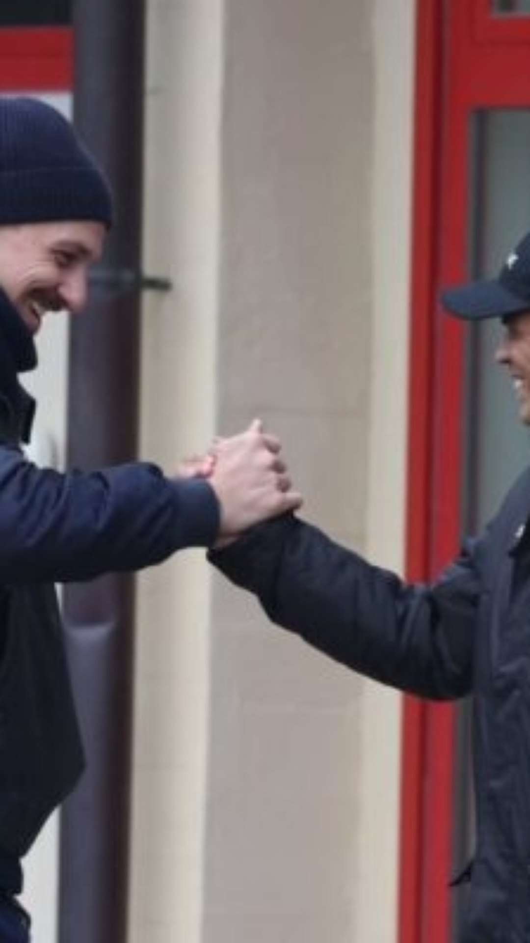 Thiago Silva, do Fluminense, visita o Milan e registra imagens com Ibrahimovic