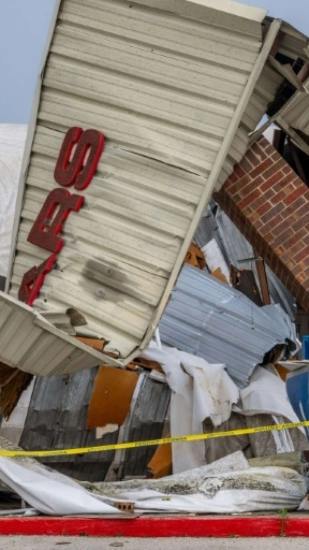 Tornados e tempestades deixam ao menos 14 mortos no sul dos EUA