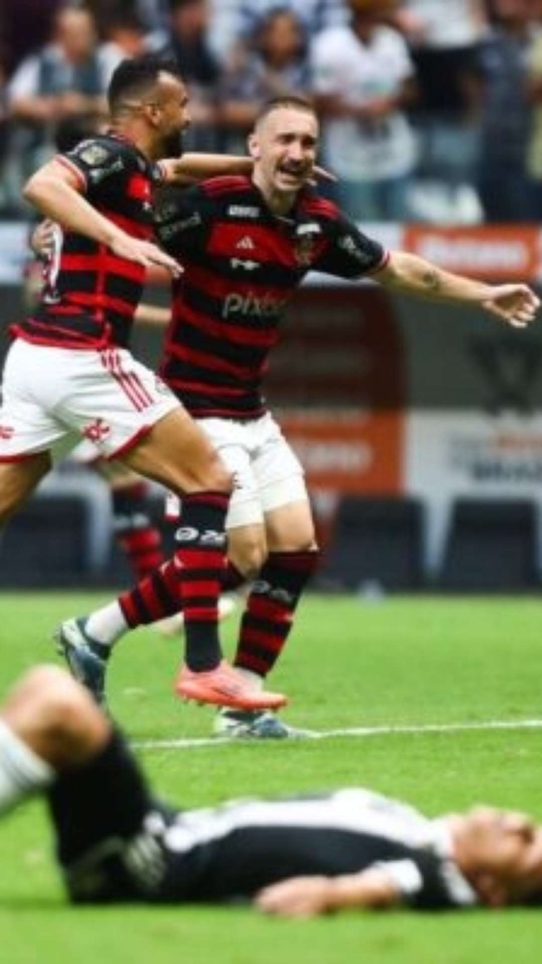 Flamengo melhor nos dois jogos. Filipinho engole Milito