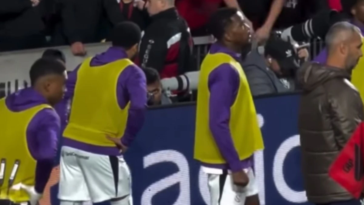 Após ser xingando em campo, Memphis tem reação inusitada