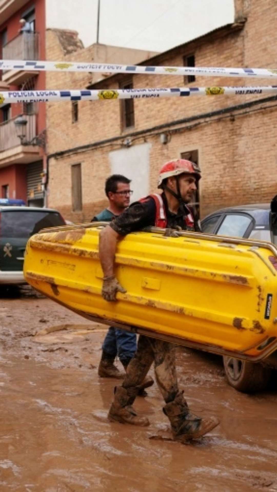 Lama, dor e destruição em Paiporta, cidade espanhola arrasada pelas inundações