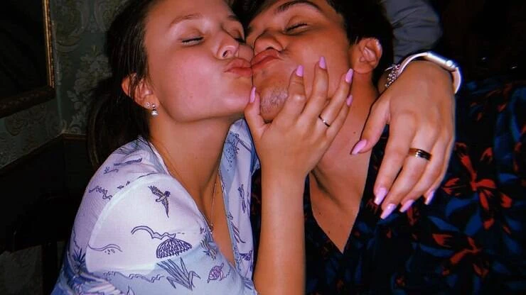 Larissa Manoela e Leo Cidade deixam de se seguir e fãs especulam fim do namoro