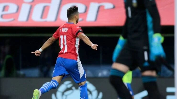 Com gol de ex-Corinthians, Argentina empata com o Paraguai
