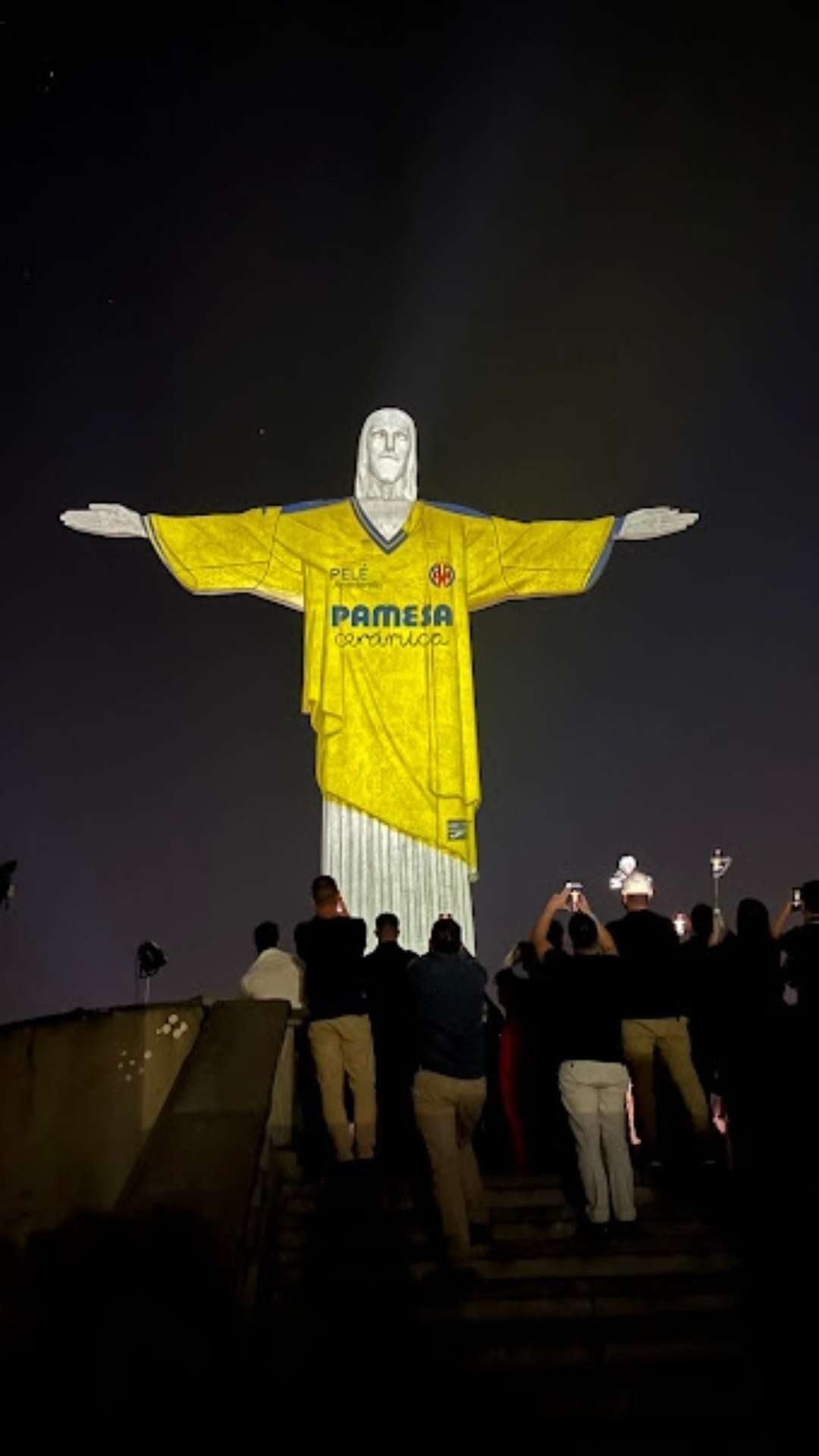 Cristo Redentor veste camisa do Villa Real, da Espanha, em comemoração a acordo com clube do Rio