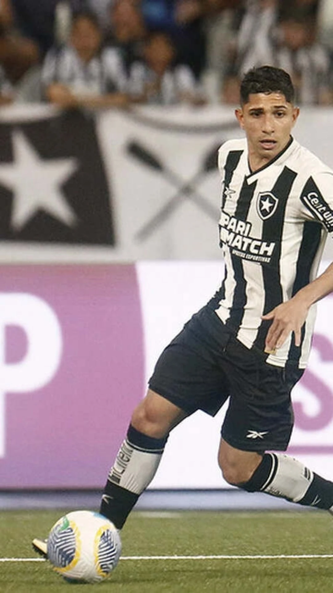 Savarino esquece frustração na Copa América e vive fase artilheira no Botafogo