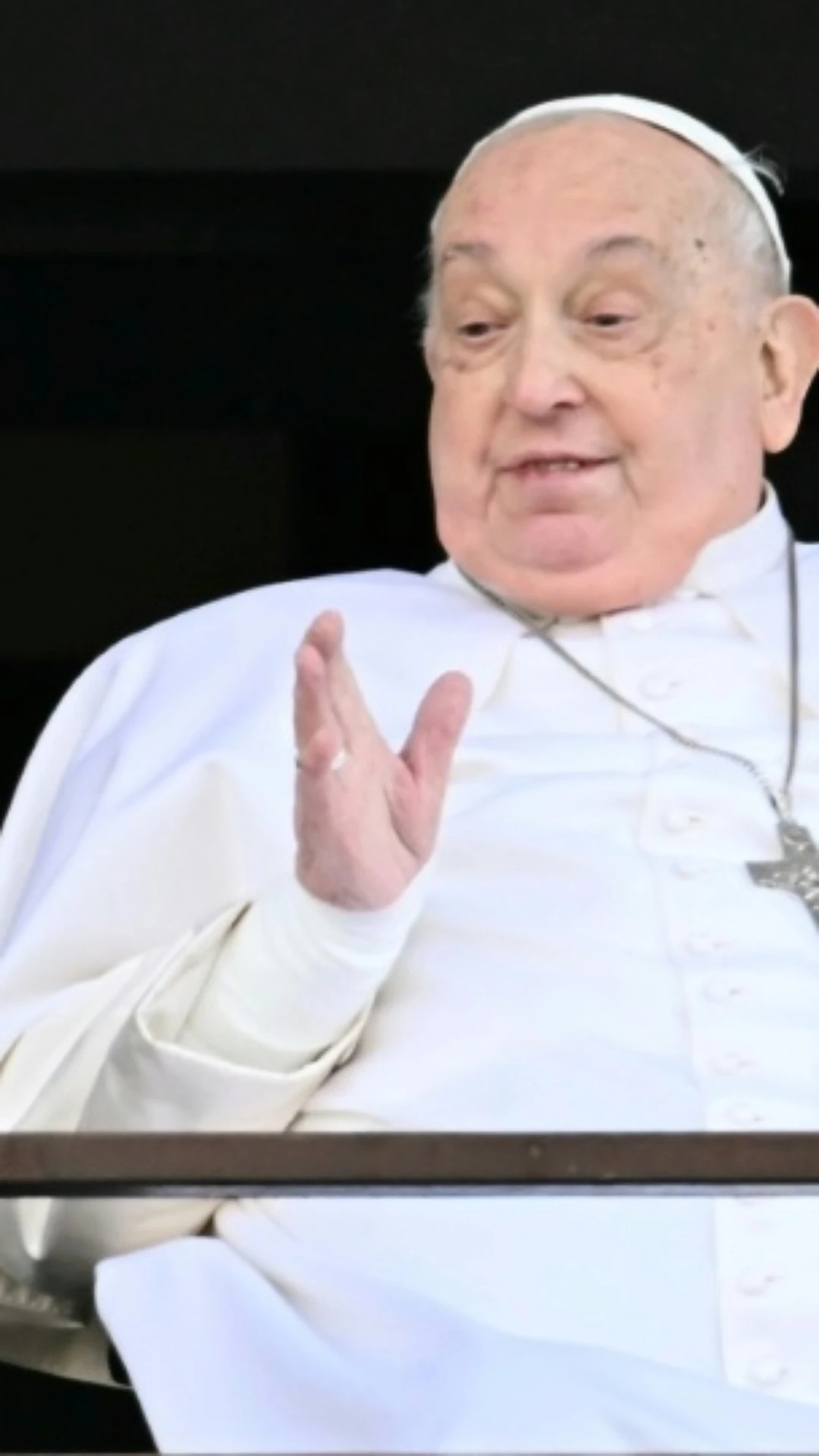 Papa Francisco se recupera com reabilitação, missa e trabalho