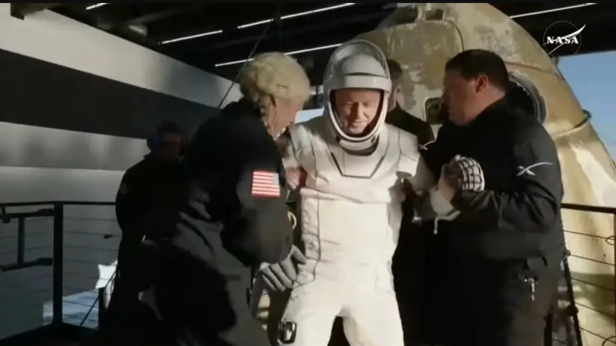 Astronauta preso no espaço por 9 meses se aposenta da NASA