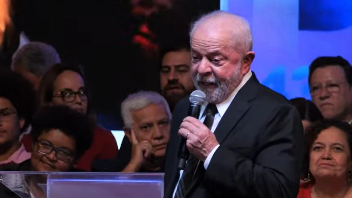 Lula reprova PT só com fundo partidário: 