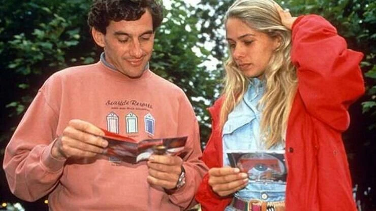 Ex-piloto afirma que Ayrton Senna era gay e que o casamento foi de fachada