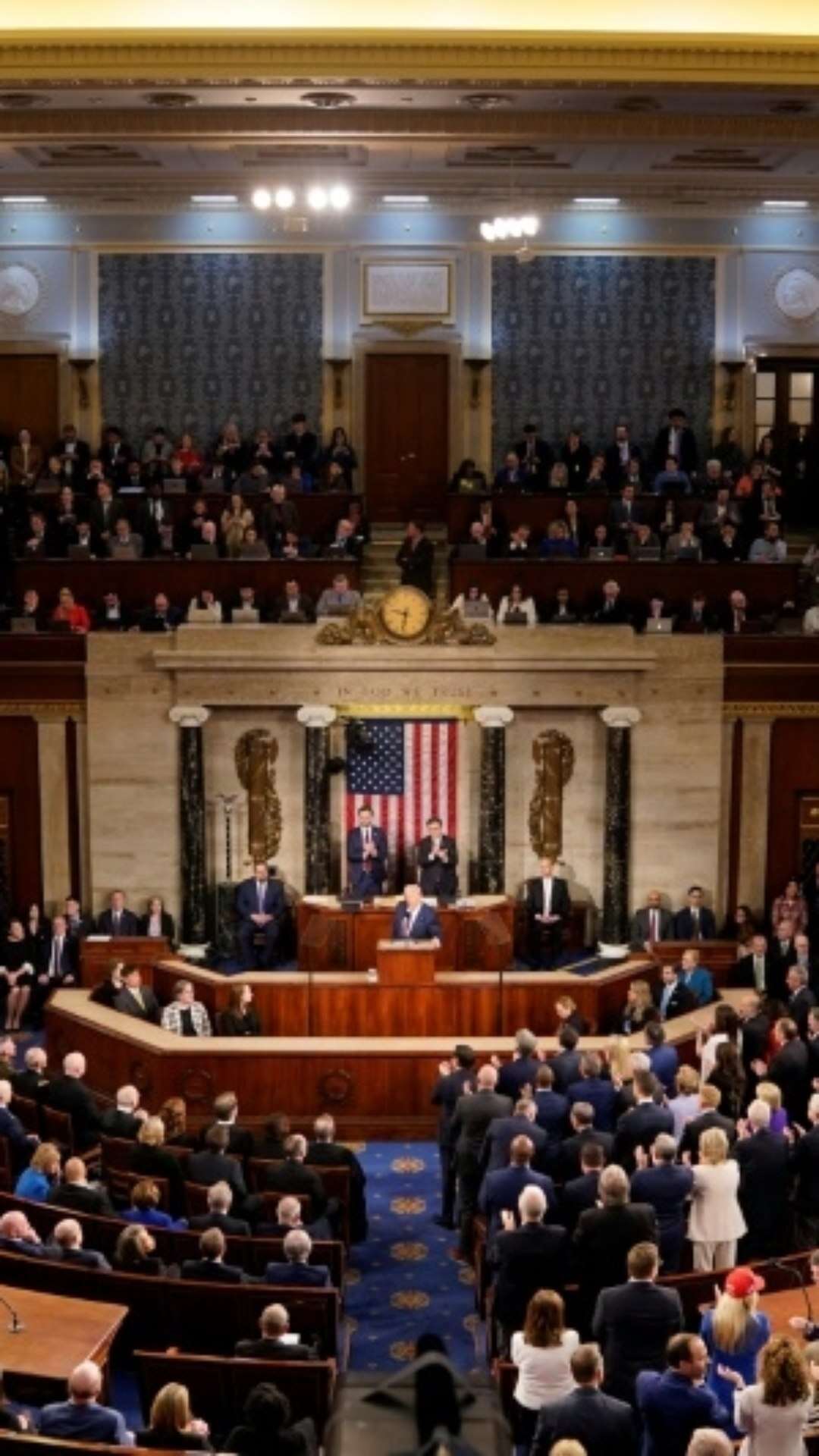 Amor e ódio por Trump no discurso mais longo ao Congresso