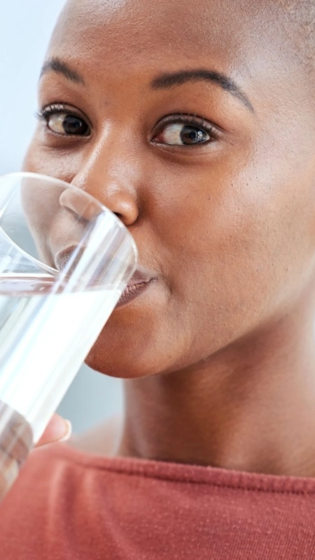Beber água antes de comer ajuda a perder peso? Confira