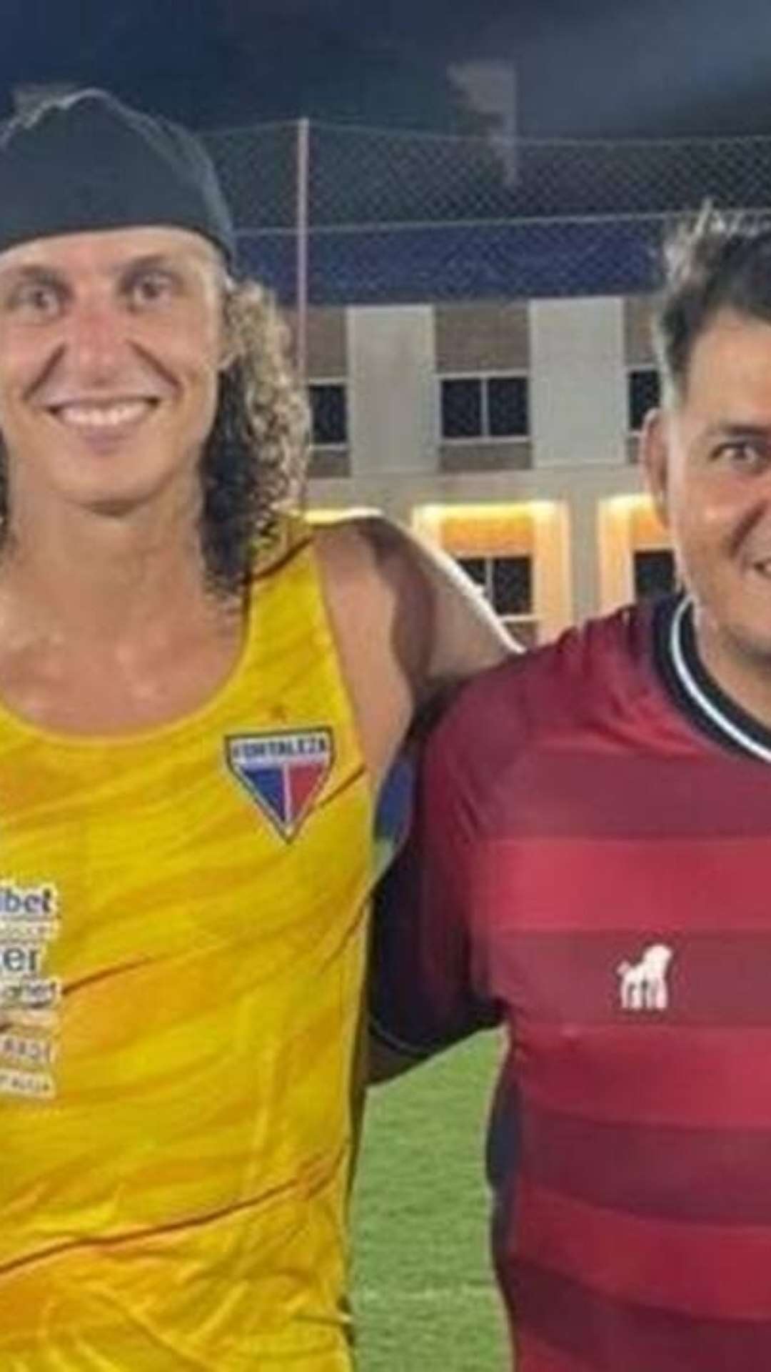 David Luiz disputa jogo com a camisa do Fortaleza e CEO da SAF do clube