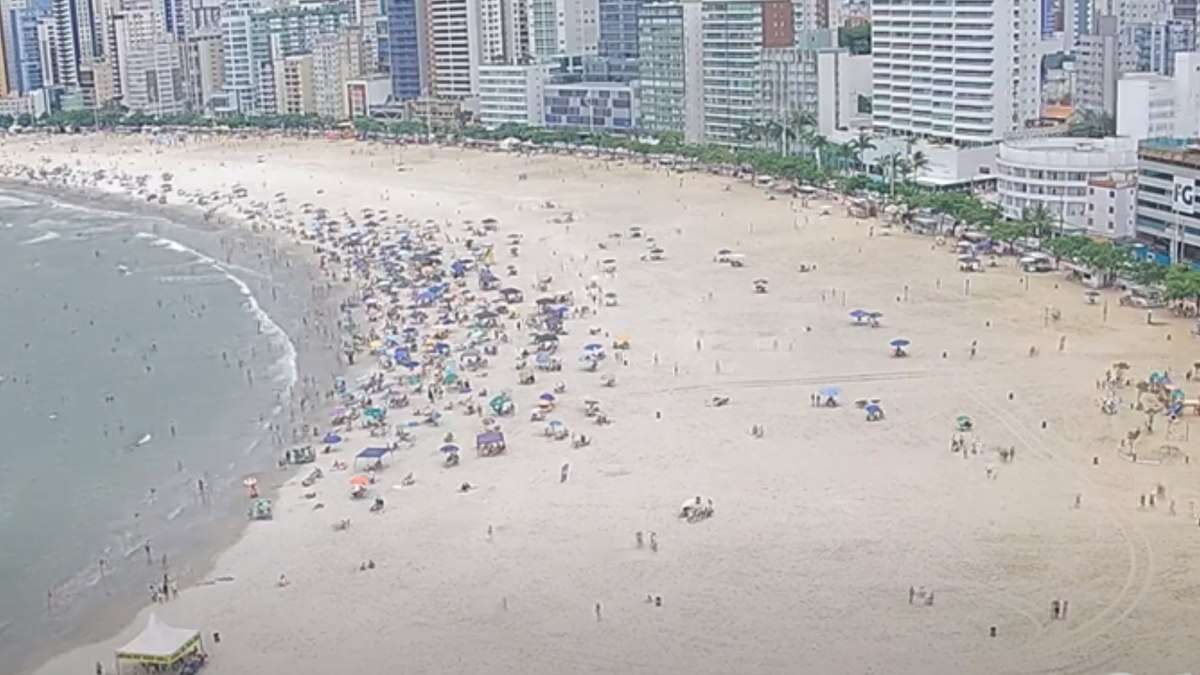 Câmera em roda gigante e de ondas: monitore praias ao vivo