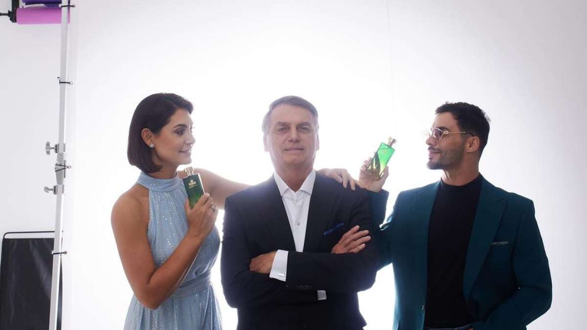 Bolsonaro faz fotos para divulgação de novo perfume